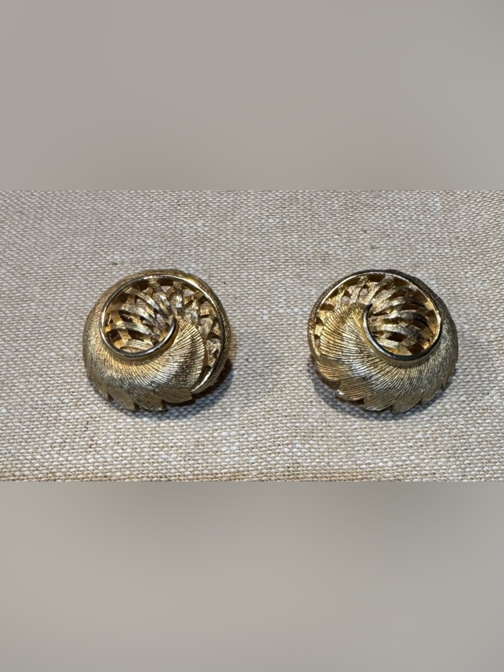 VINTAGE GOLD TONE CLIP N STUD EARRINGS 1”